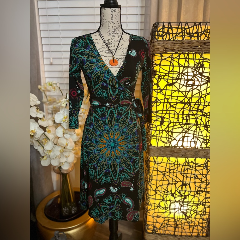 Forever wrap around dress & ceramic necklace.